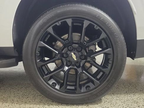 Used 2022 Chevrolet Suburban LT RWD image 9