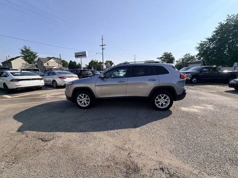 Used 2016 Jeep Cherokee Latitude AWD/4WD image 27