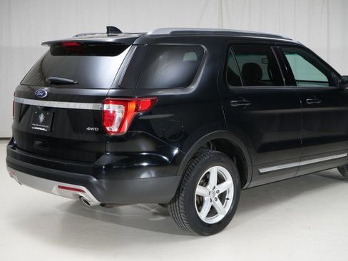 Used 2017 Ford Explorer XLT w/ Equipment Group 201A image 17