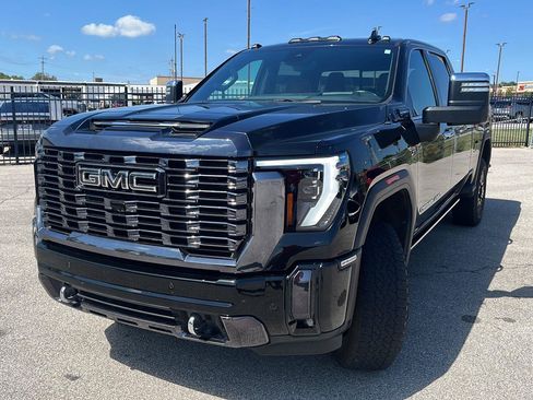 Used 2024 GMC Sierra 2500 Denali Ultimate AWD/4WD image 3