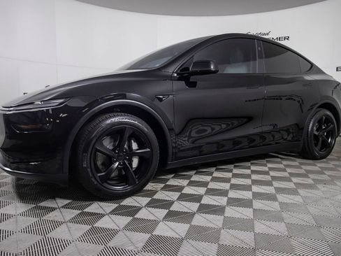 Used 2026 Tesla Model Y AWD image 10