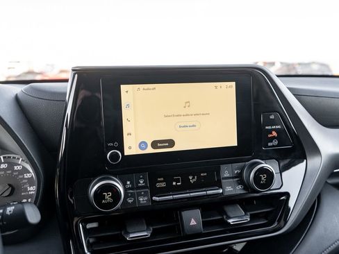 Used 2024 Toyota Highlander LE image 32