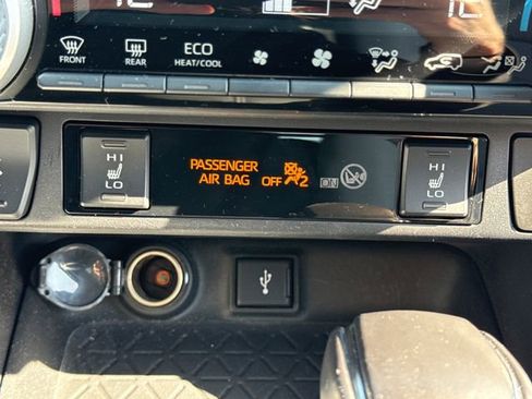 Used 2021 Toyota RAV4 XLE Premium AWD/4WD image 32