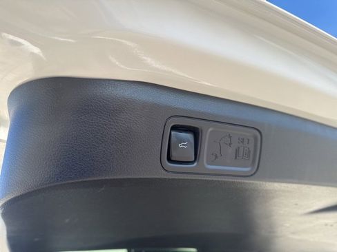 Used 2024 Ford Expedition Max Limited image 25