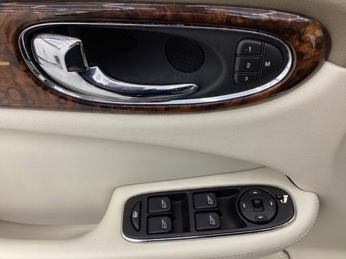 Used 2004 Jaguar XJ8 image 36