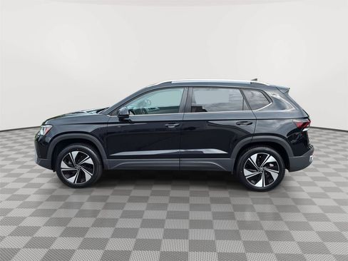 Used 2025 Volkswagen Taos SE AWD/4WD image 8