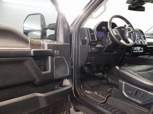 Used 2021 Ford F250 Lariat w/ Lariat Ultimate Package AWD/4WD image 9