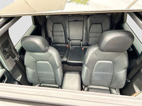 Used 2019 Porsche Cayenne S w/ Premium Plus Package image 24