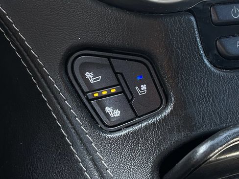 Used 2018 Chevrolet Tahoe Premier AWD/4WD image 13