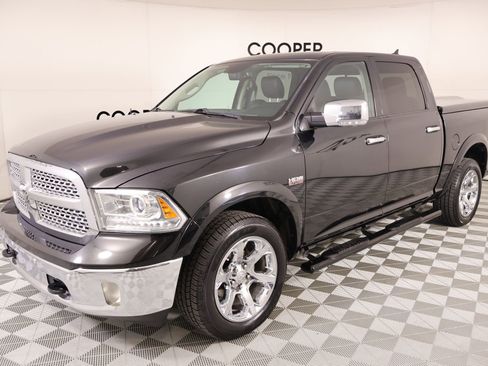 Used 2017 RAM 1500 Laramie w/ Convenience Group image 10
