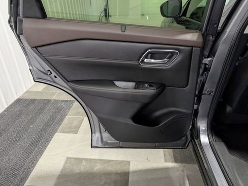 Used 2023 Nissan Rogue Platinum w/ Platinum Premium Package image 9