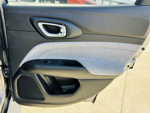 Used 2022 Jeep Compass Latitude image 25