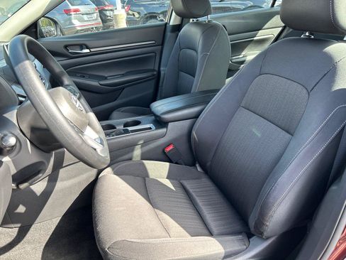 Used 2025 Nissan Altima 2.5 SV FWD image 14