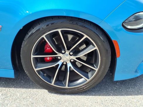 Used 2015 Dodge Charger R/T Scat Pack w/ Technology Group RWD image 9
