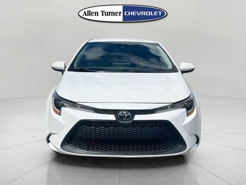 Used 2022 Toyota Corolla LE image 2