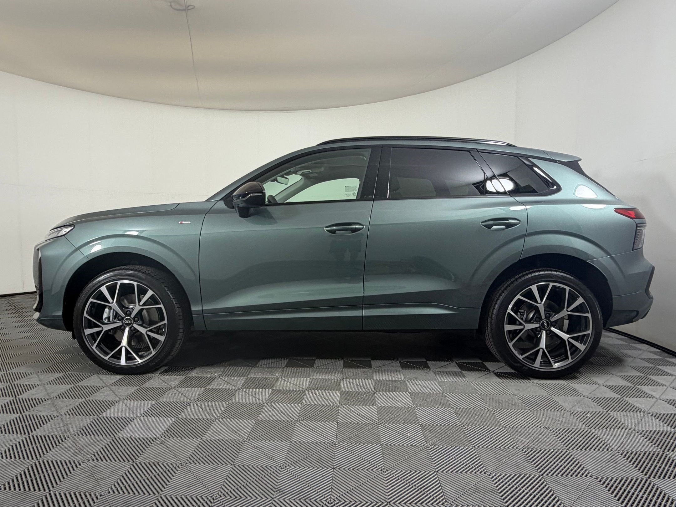 New 2026 Audi Q3 quattro 2.0T AWD/4WD image 2
