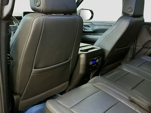 Used 2024 Chevrolet Suburban LT image 28