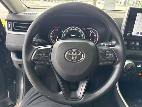 Used 2025 Toyota RAV4 XLE FWD image 17