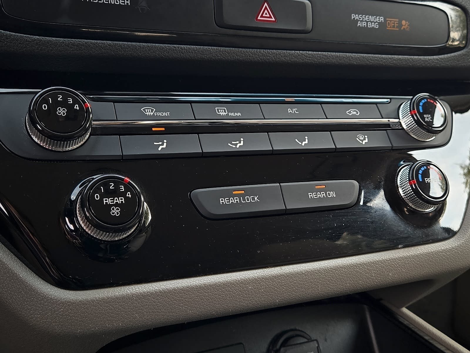 Used 2020 Kia Sedona LX FWD image 17