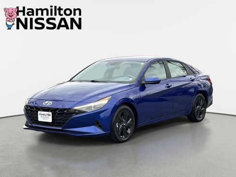 Used 2023 Hyundai Elantra SEL w/ Cargo Package image 5