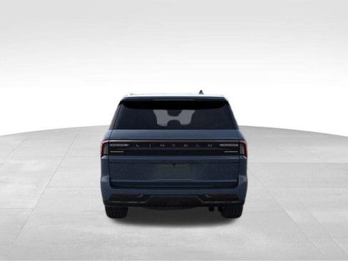 New 2026 Lincoln Navigator Premiere AWD/4WD image 35