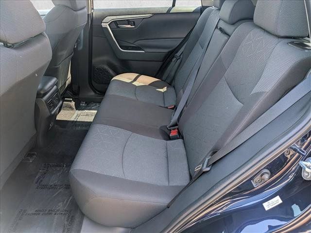 Used 2025 Toyota RAV4 XLE FWD image 24