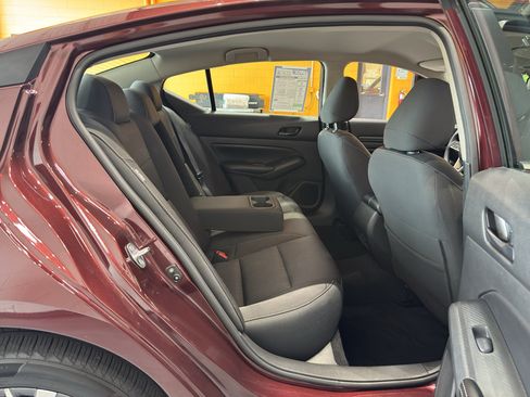Used 2024 Nissan Altima 2.5 SV FWD image 20