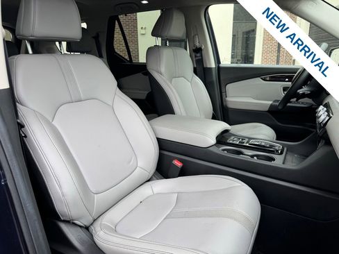 Used 2025 Honda Pilot Touring image 9