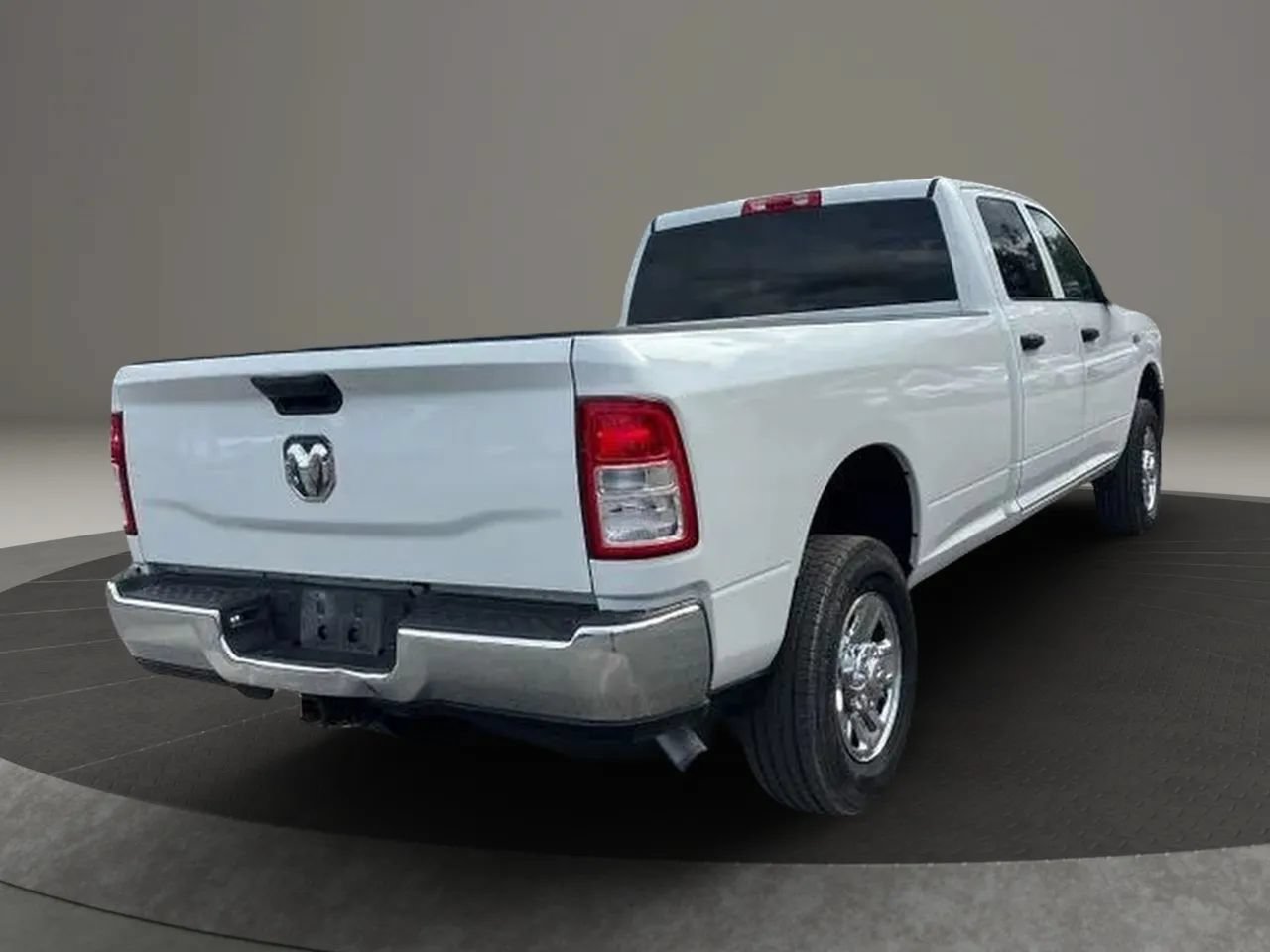 Used 2022 RAM 2500 Tradesman w/ Chrome Appearance Group AWD/4WD image 4