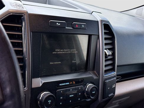 Used 2018 Ford F150 XLT w/ Equipment Group 302A Luxury image 4