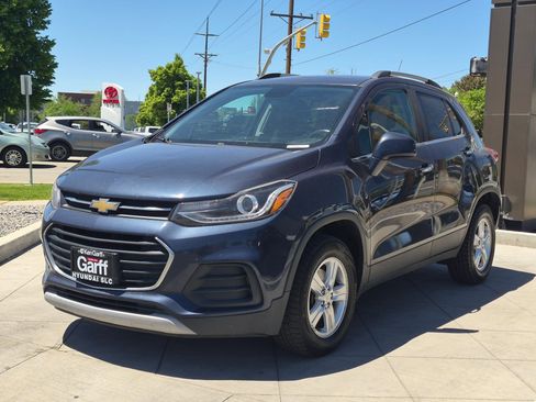 Used 2018 Chevrolet Trax LT w/ LT Convenience Package AWD/4WD image 10