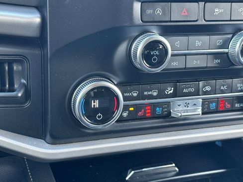 Used 2024 Ford Expedition XLT image 30