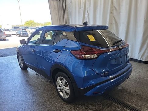 Used 2022 Nissan Kicks S image 2