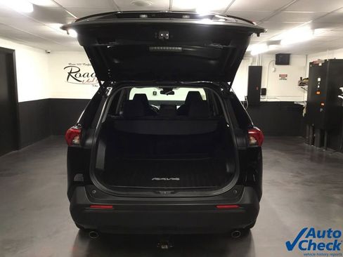 Used 2019 Toyota RAV4 LE image 12