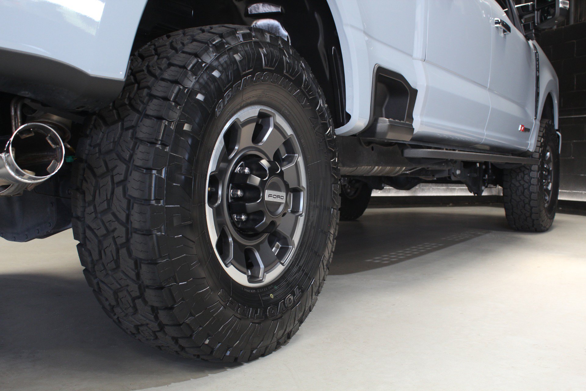 Used 2024 Ford F250 Platinum w/ Tremor Off-Road Package AWD/4WD image 26