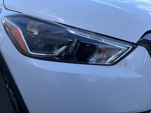 Used 2020 Nissan Kicks SR image 10