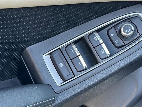 Used 2022 Subaru Ascent Limited w/ Technology Package image 11