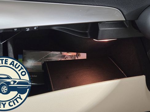 Used 2019 Mercedes-Benz C 300 4MATIC Sedan image 18