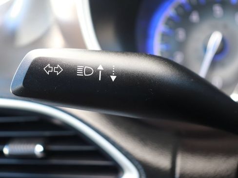 Used 2020 Chrysler Voyager L FWD image 21