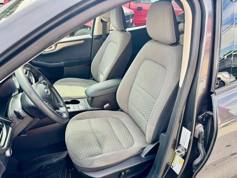 Used 2020 Ford Escape SE image 12