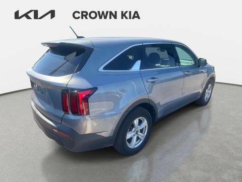 Used 2023 Kia Sorento LX FWD image 5