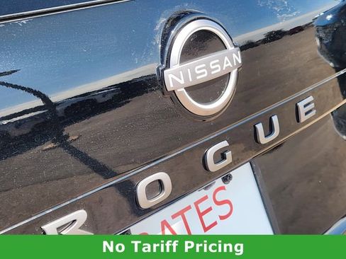 Certified 2025 Nissan Rogue SV image 10