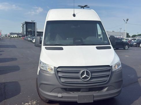 Used 2025 Mercedes-Benz Sprinter 2500 image 2