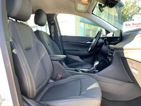 Used 2025 Buick Encore GX Preferred image 34