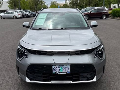 Used 2023 Kia Niro Wind w/ Wind Preserve Package FWD image 3