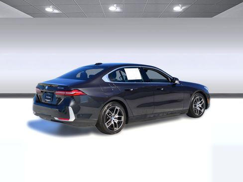 Used 2024 BMW i5 eDrive40i w/ Premium Package image 9