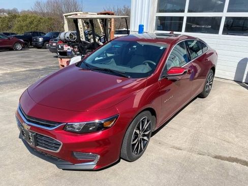 Used 2018 Chevrolet Malibu LT w/ Leather Package image 1