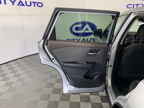 Used 2023 Nissan Rogue SV FWD image 30