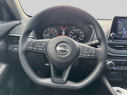 Used 2025 Nissan Altima 2.5 S image 13