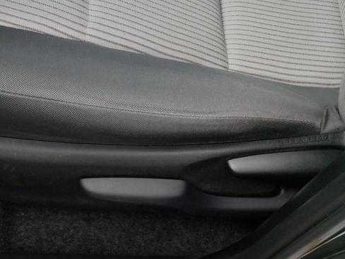 Used 2013 Toyota RAV4 LE AWD/4WD image 20